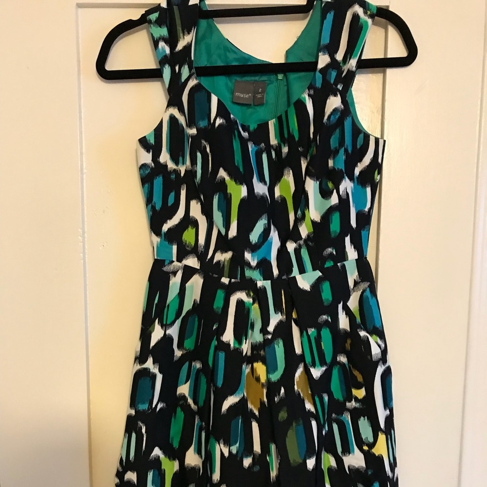 Almost new dress. Very good quality.
